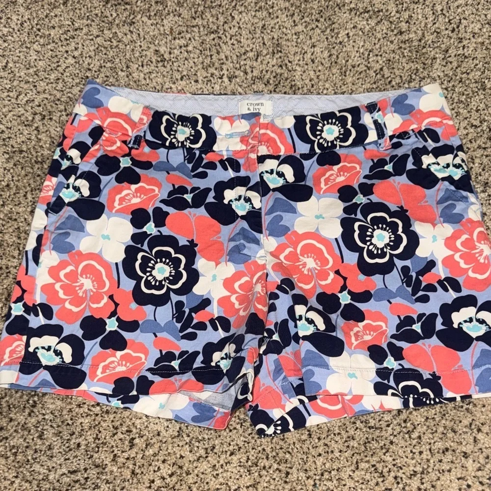 crown & ivy Floral Shorts in Navy, Coral & White